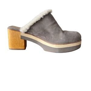 Women’s Bernardo Mules Clogs Gray Leather Upper 2.5 Wood Block Heel Size 7.5M